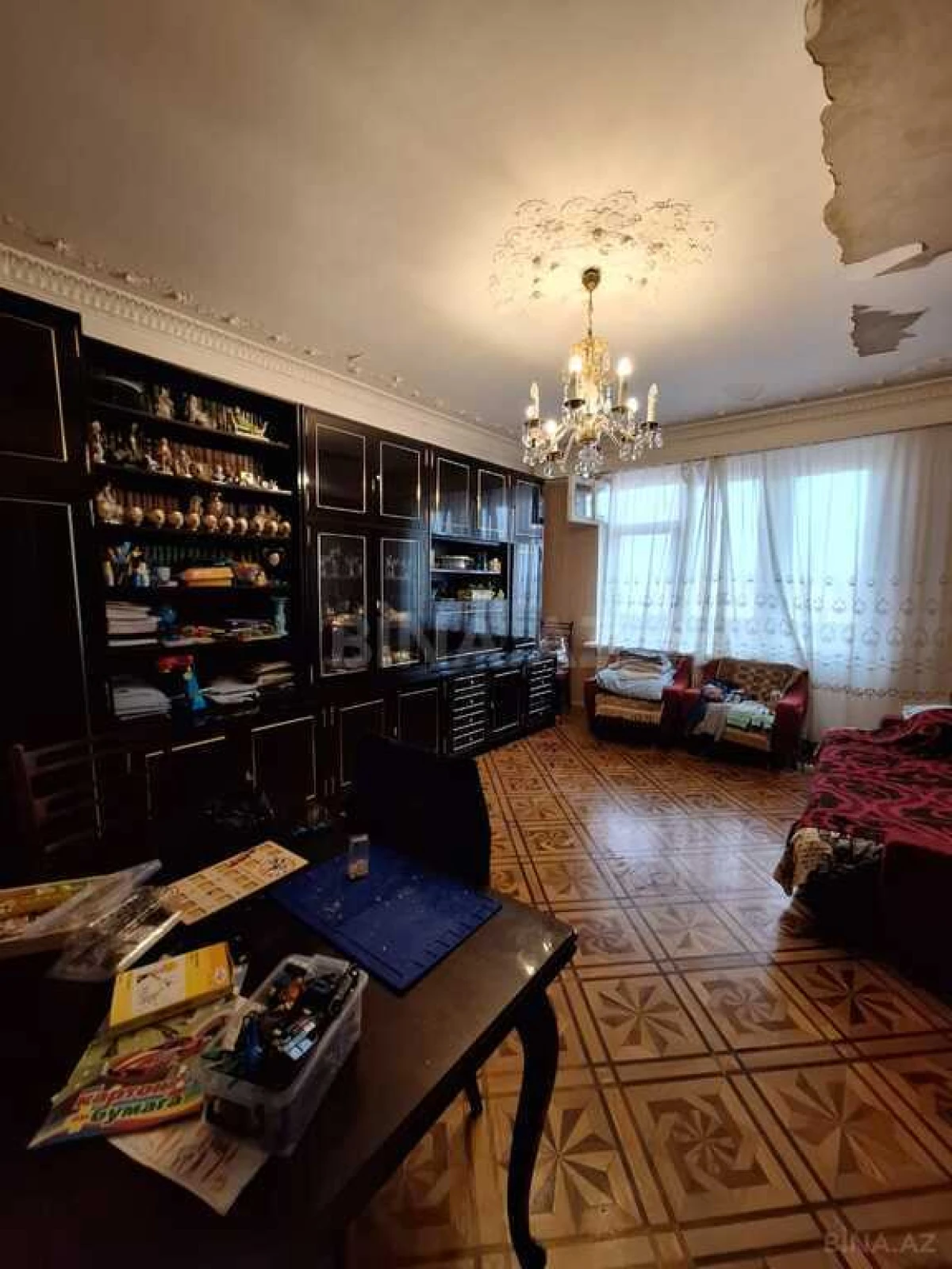 Satılır 5 otaqlı mənzil 180 m²