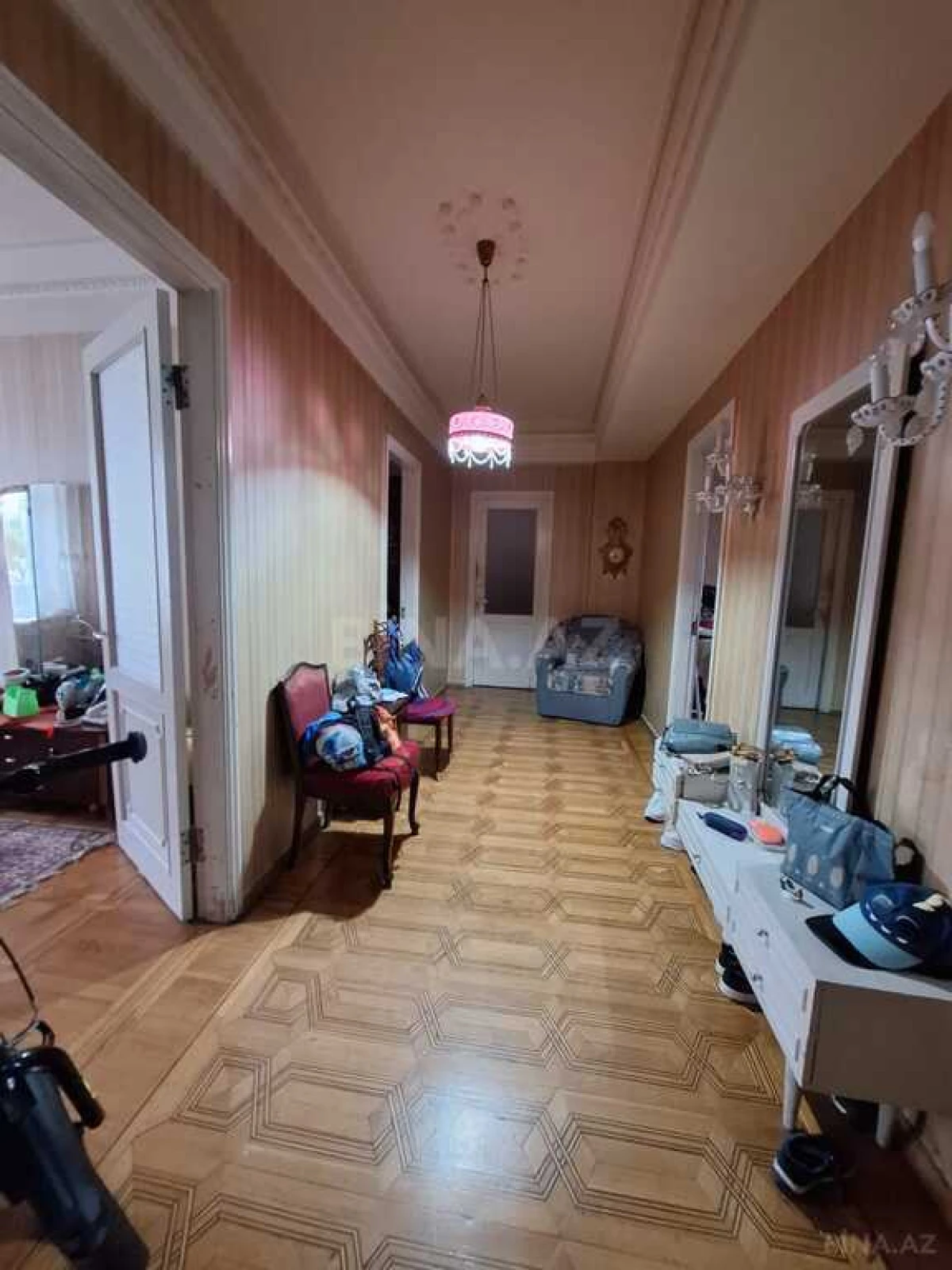 Satılır 5 otaqlı mənzil 180 m²