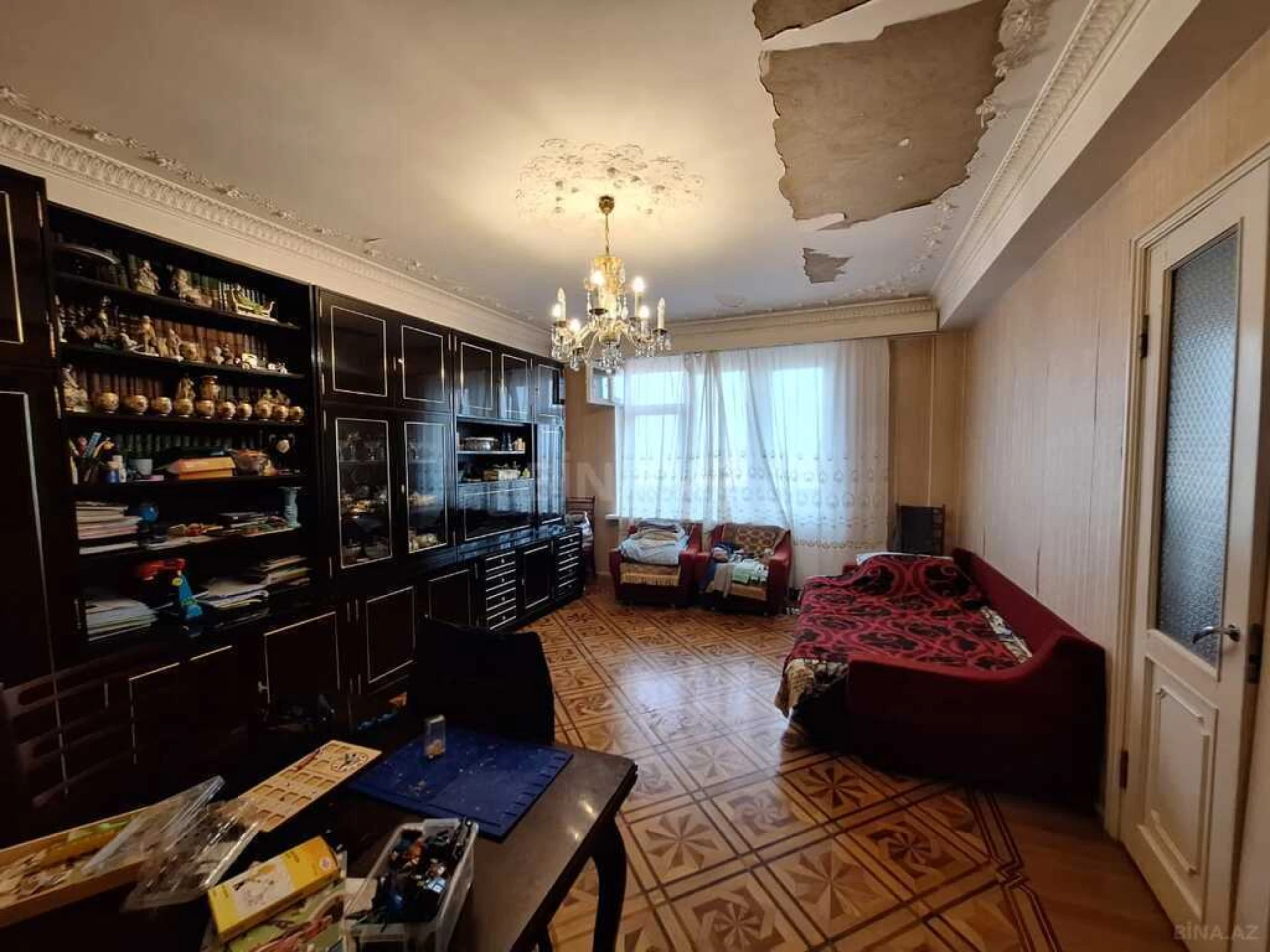 Satılır 5 otaqlı mənzil 180 m²