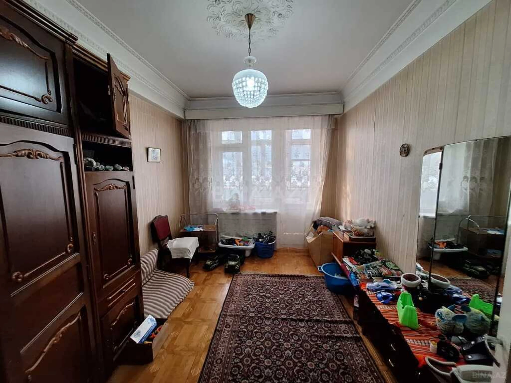 Satılır 5 otaqlı mənzil 180 m²
