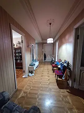 Satılır 5 otaqlı mənzil 180 m²