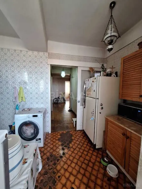 Satılır 5 otaqlı mənzil 180 m²