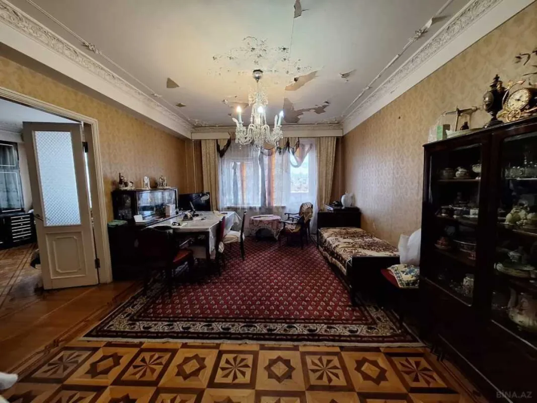 Satılır 5 otaqlı mənzil 180 m²