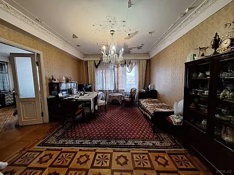 Satılır 5 otaqlı mənzil 180 m²