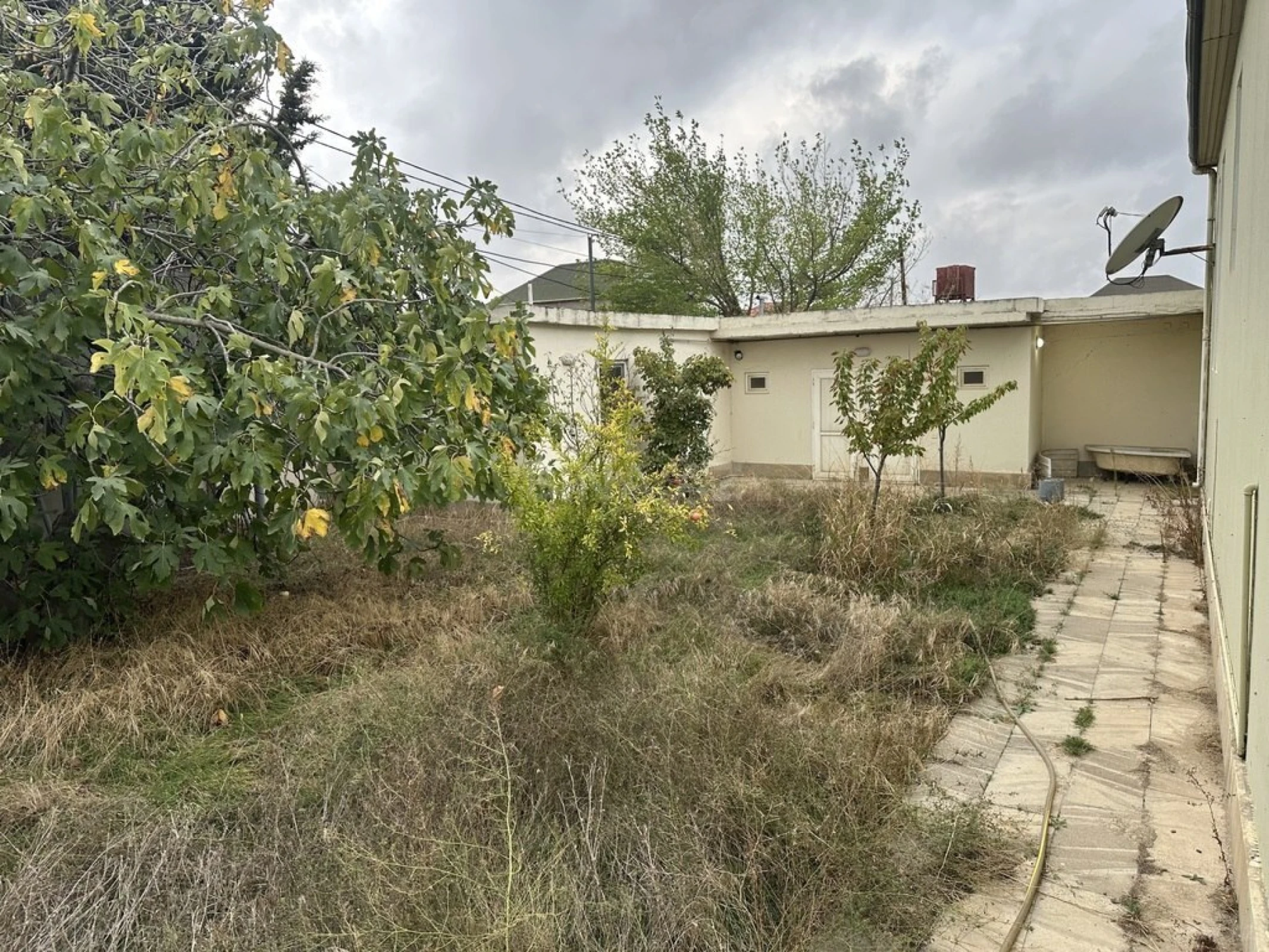 Satılır 5 otaqlı həyət evi 120 m²