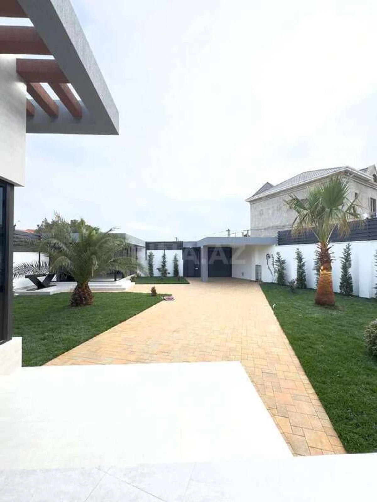 Satılır 5 otaqlı həyət evi 350 m²