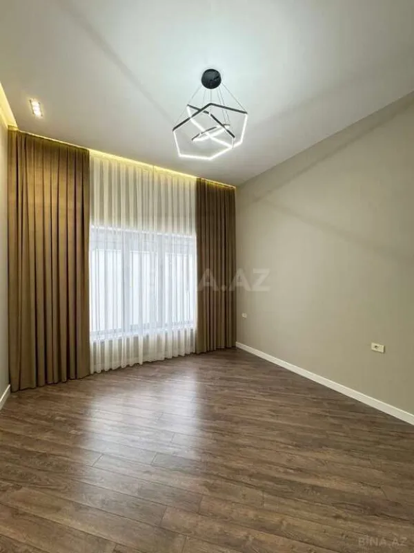 Satılır 5 otaqlı həyət evi 350 m²