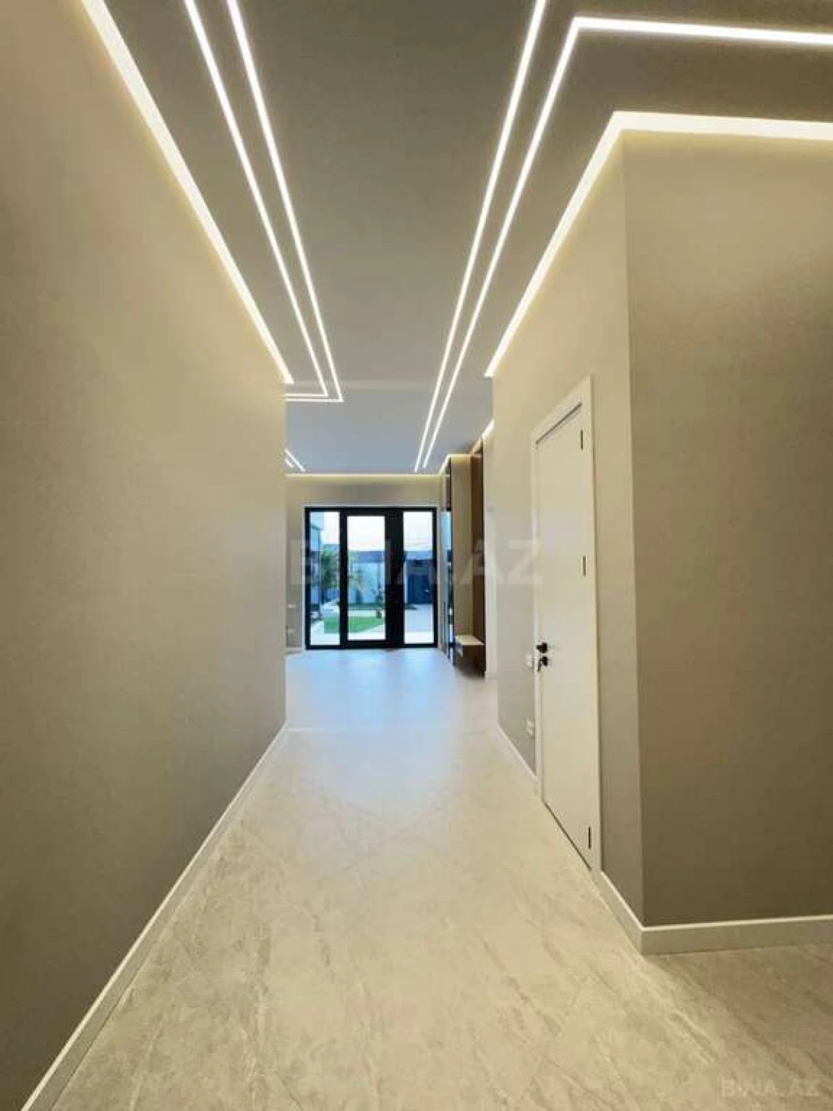 Satılır 5 otaqlı həyət evi 350 m²