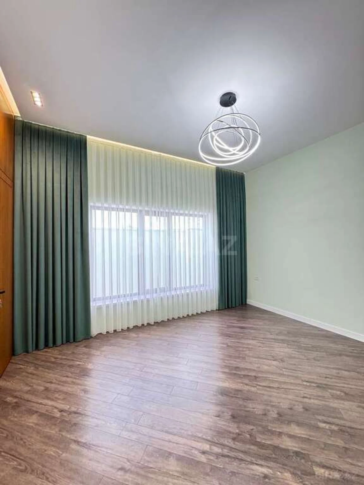 Satılır 5 otaqlı həyət evi 350 m²