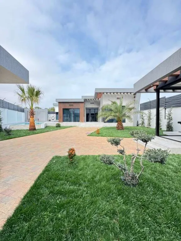 Satılır 5 otaqlı həyət evi 350 m²