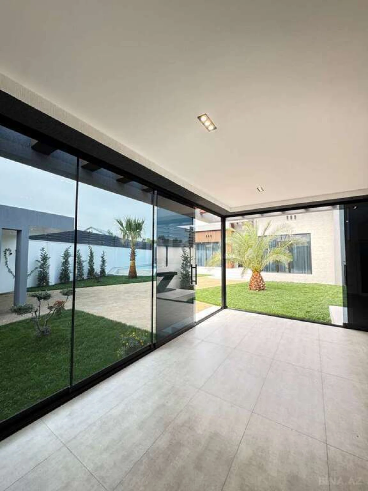 Satılır 5 otaqlı həyət evi 350 m²