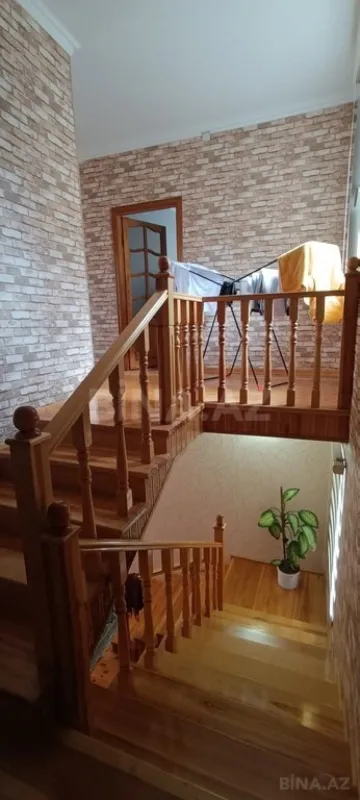 Satılır 7 otaqlı həyət evi 200 m²