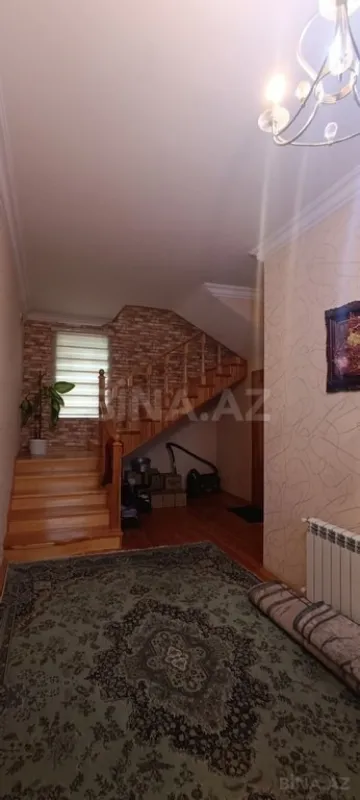Satılır 7 otaqlı həyət evi 200 m²