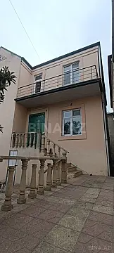 Satılır 7 otaqlı həyət evi 200 m²