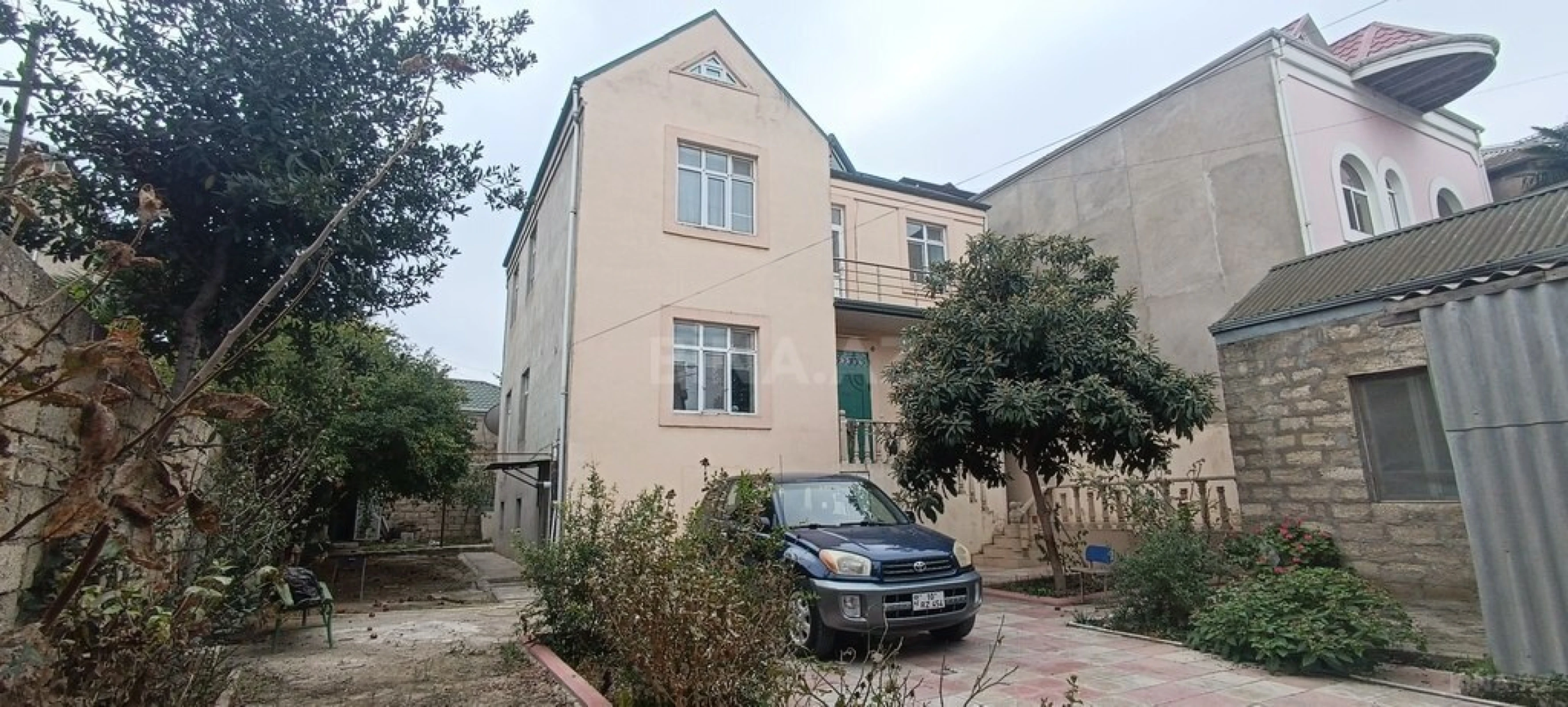 Satılır 7 otaqlı həyət evi 200 m²