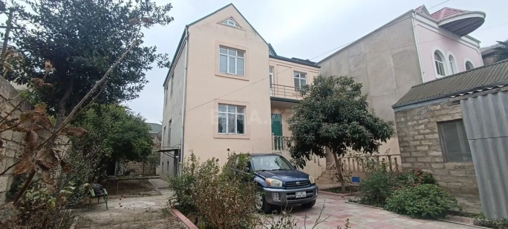 Satılır 7 otaqlı həyət evi 200 m²