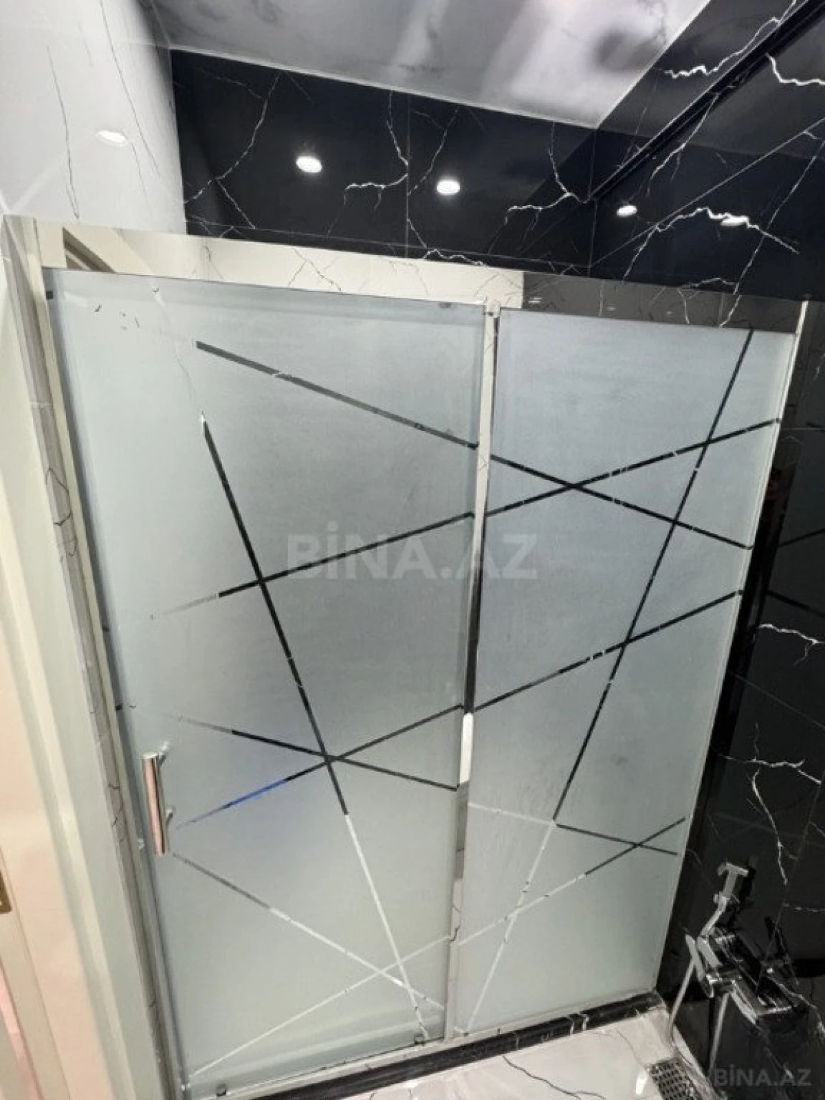 Kirayə verilir 2 otaqlı mənzil 85 m²