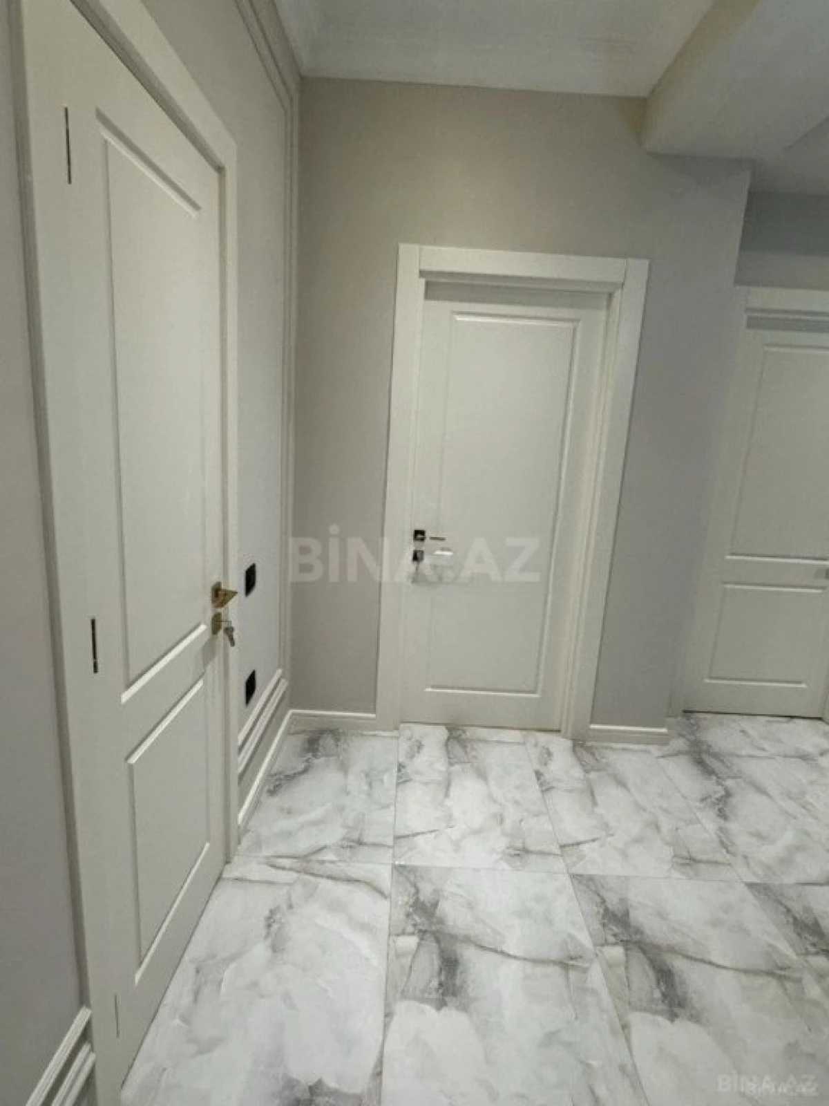 Kirayə verilir 2 otaqlı mənzil 85 m²