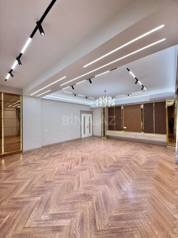 Satılır 4 otaqlı mənzil 195 m²