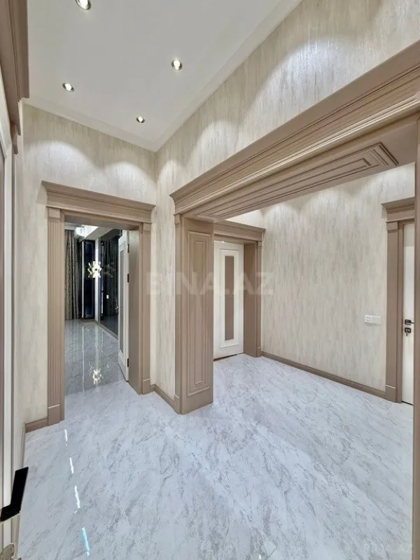 Satılır 4 otaqlı mənzil 195 m²