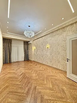 Satılır 4 otaqlı mənzil 195 m²
