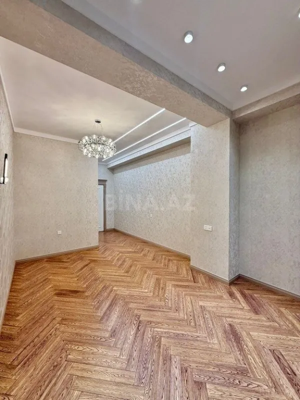 Satılır 4 otaqlı mənzil 195 m²
