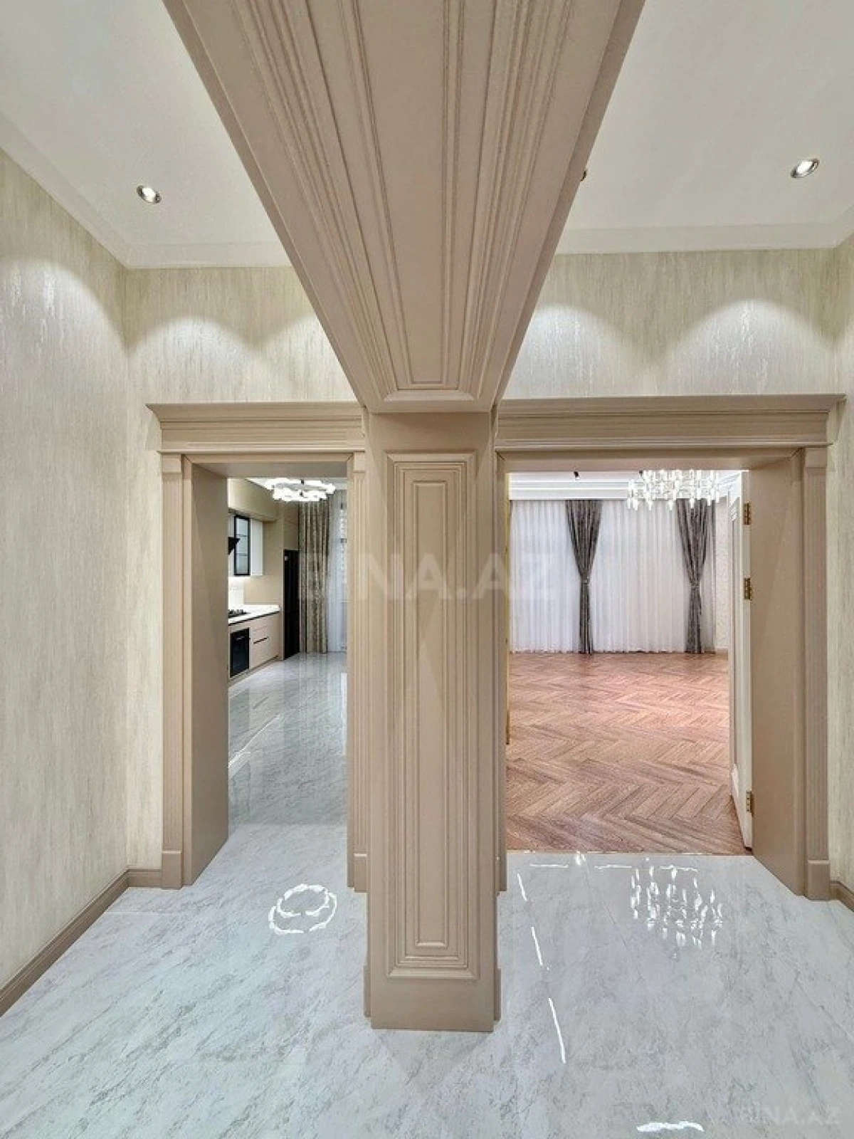 Satılır 4 otaqlı mənzil 195 m²