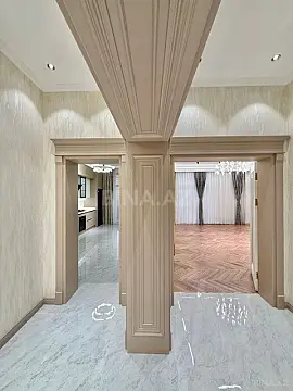 Satılır 4 otaqlı mənzil 195 m²