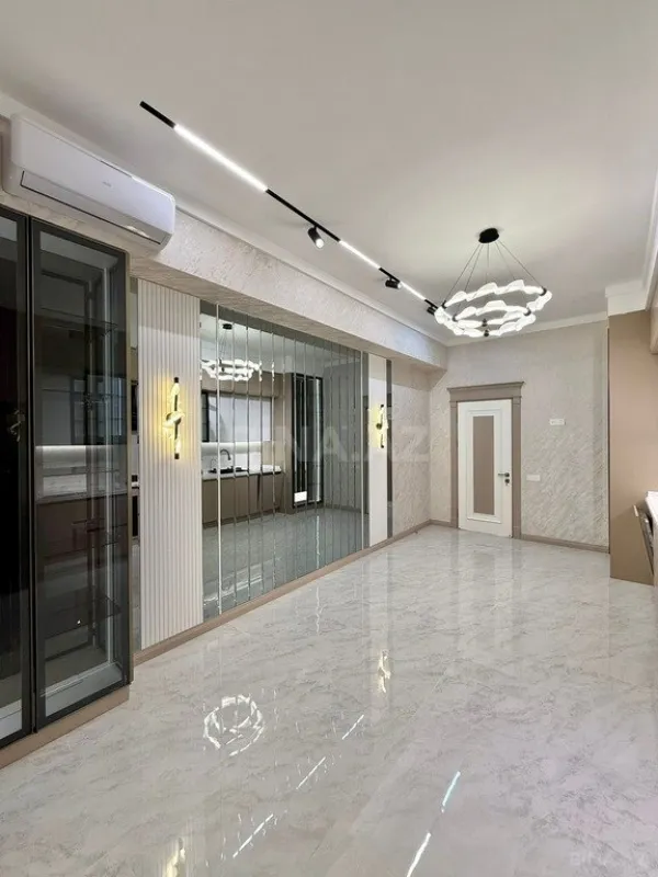 Satılır 4 otaqlı mənzil 195 m²