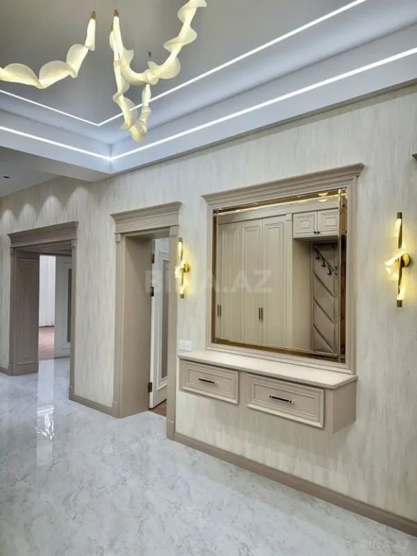 Satılır 4 otaqlı mənzil 195 m²