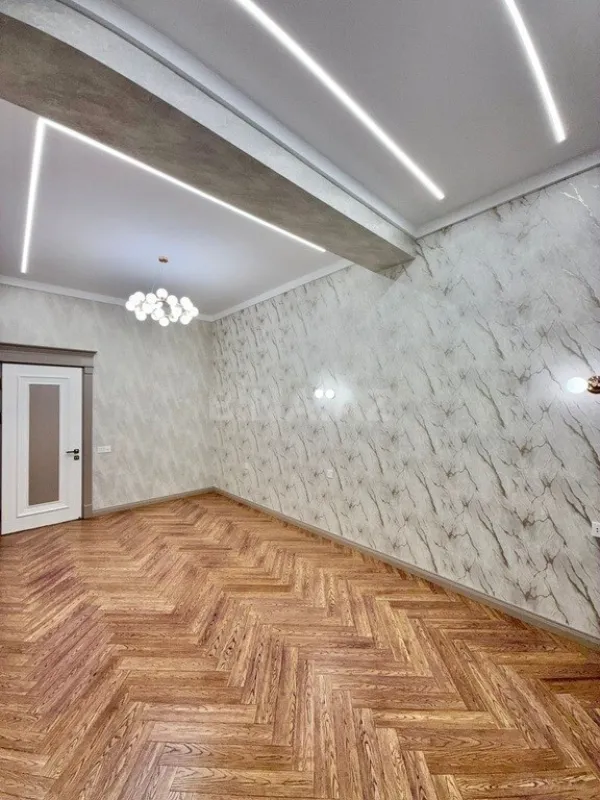 Satılır 4 otaqlı mənzil 195 m²