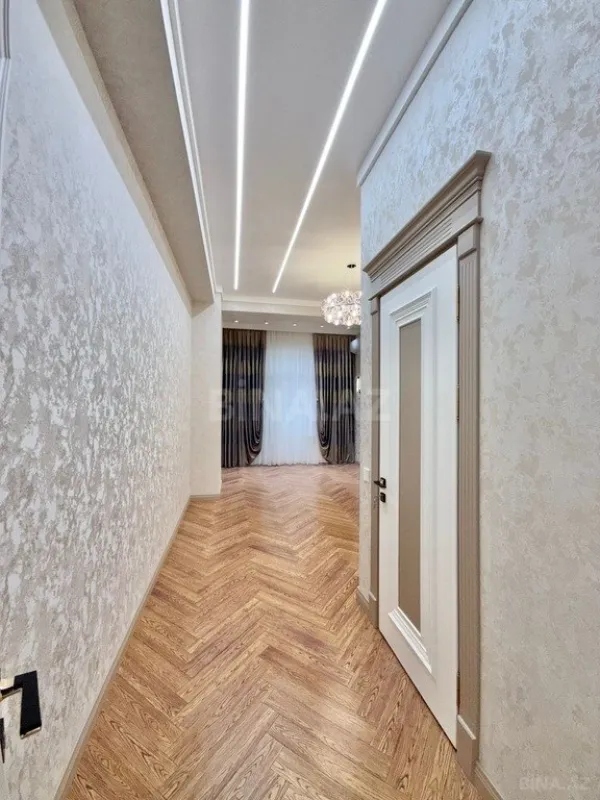 Satılır 4 otaqlı mənzil 195 m²
