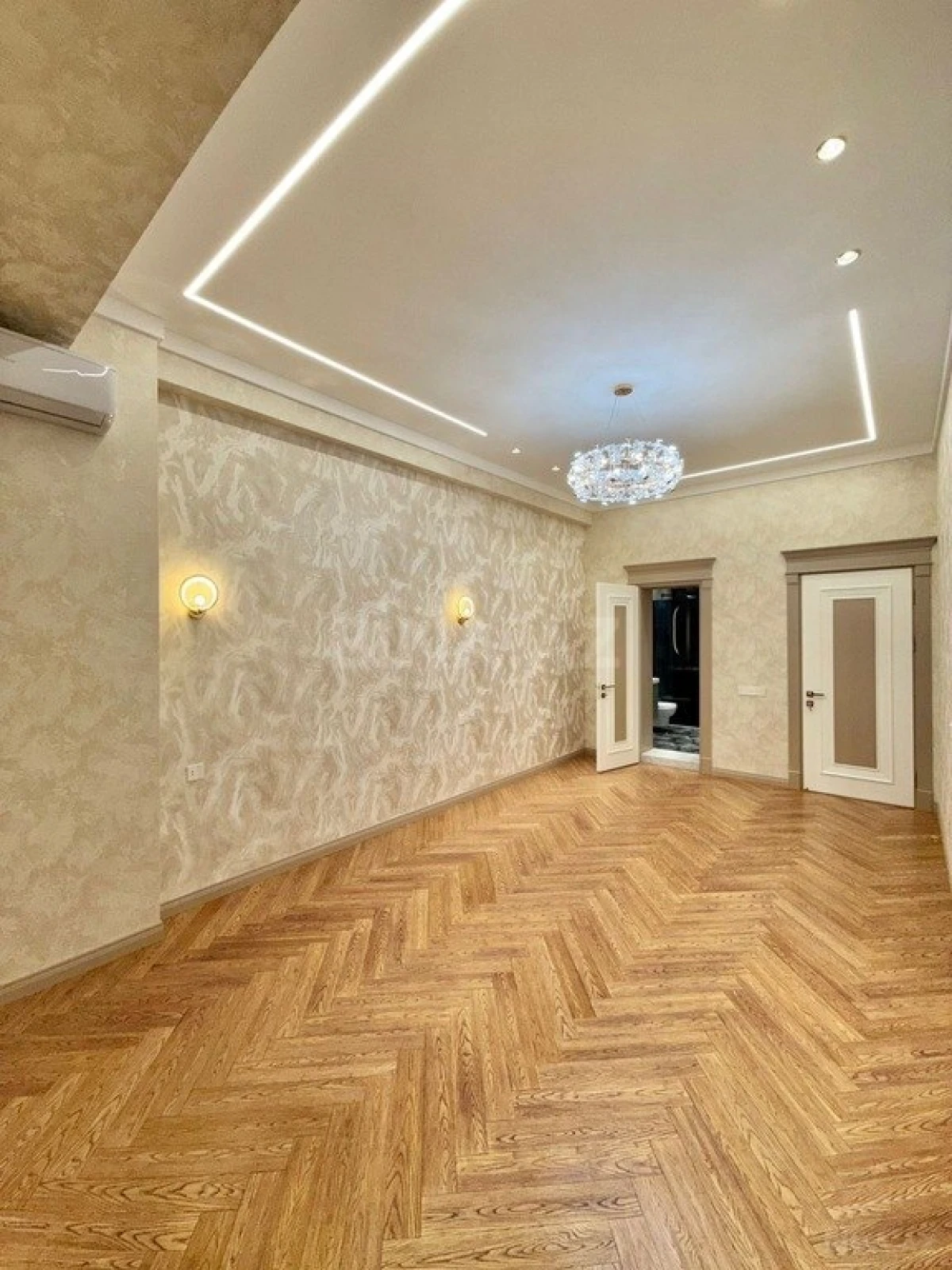 Satılır 4 otaqlı mənzil 195 m²