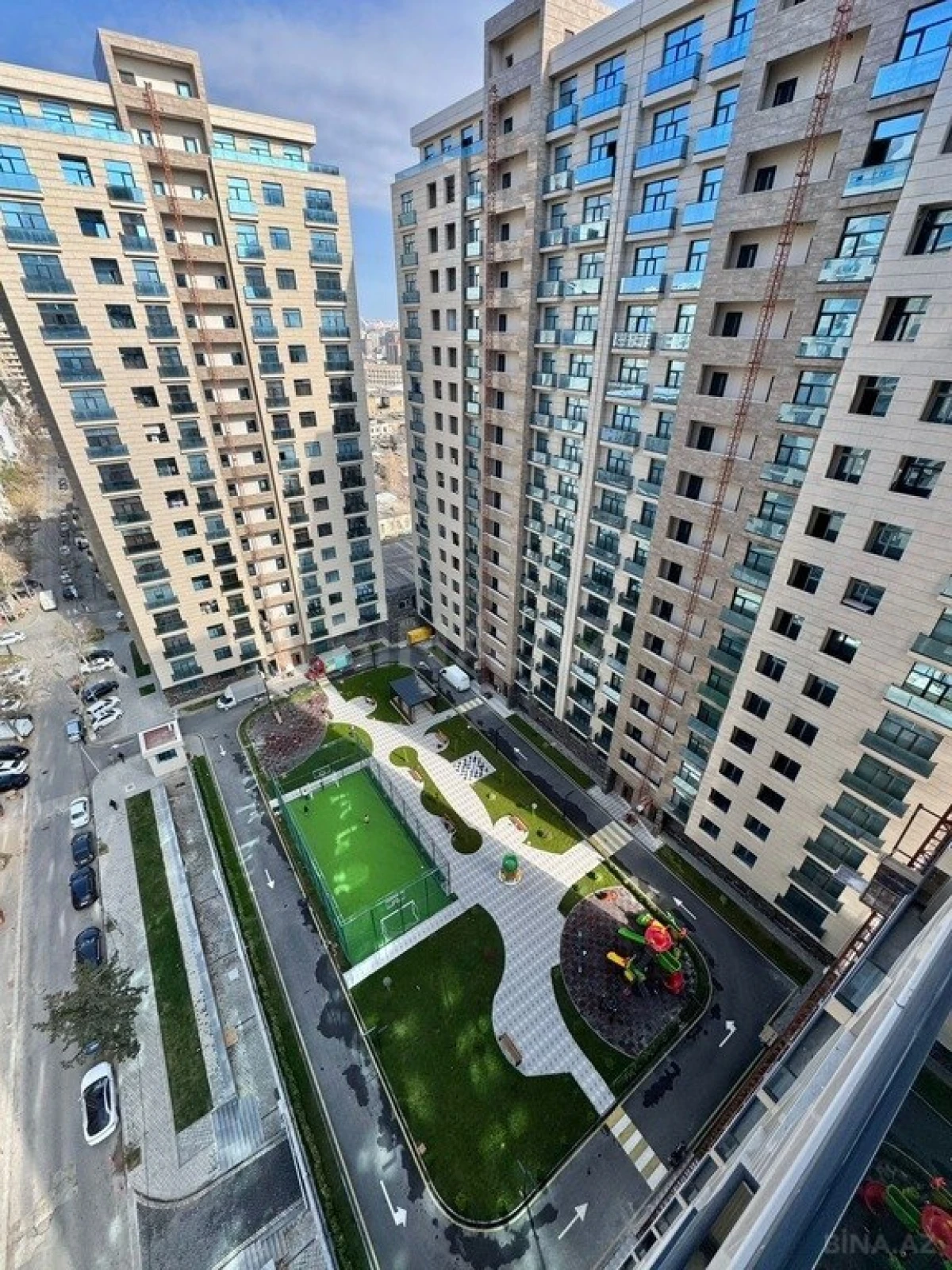 Satılır 4 otaqlı mənzil 195 m²