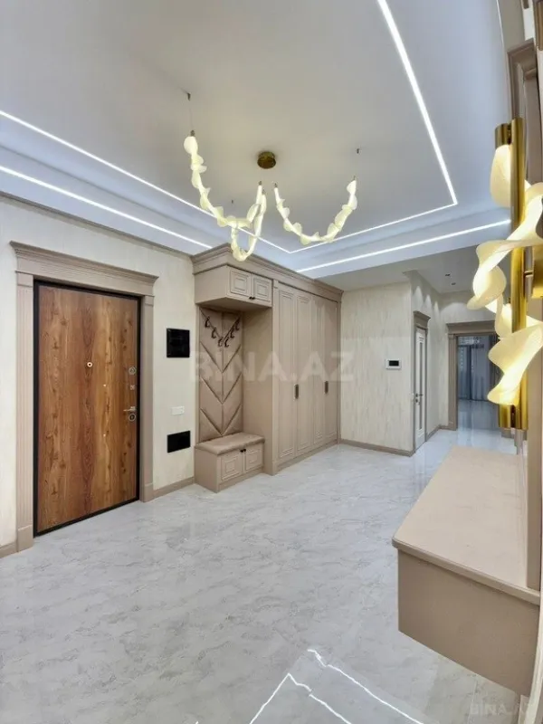 Satılır 4 otaqlı mənzil 195 m²