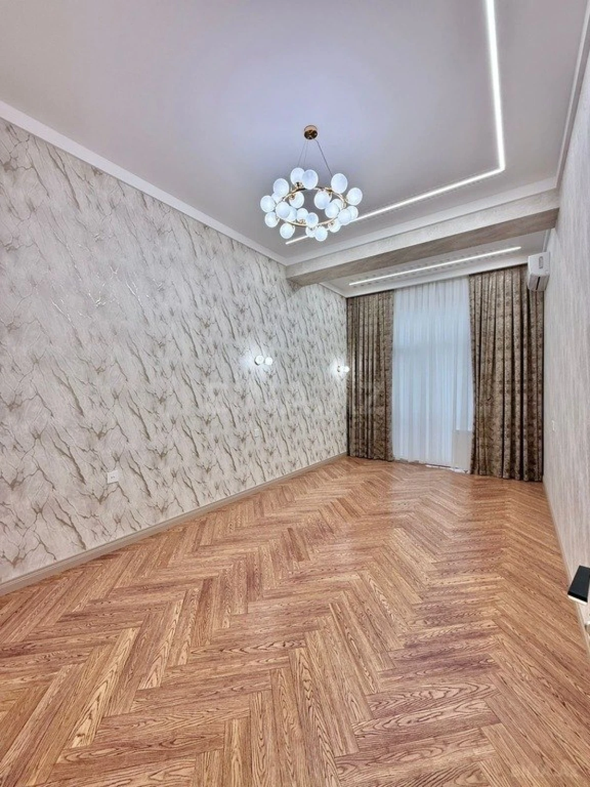 Satılır 4 otaqlı mənzil 195 m²