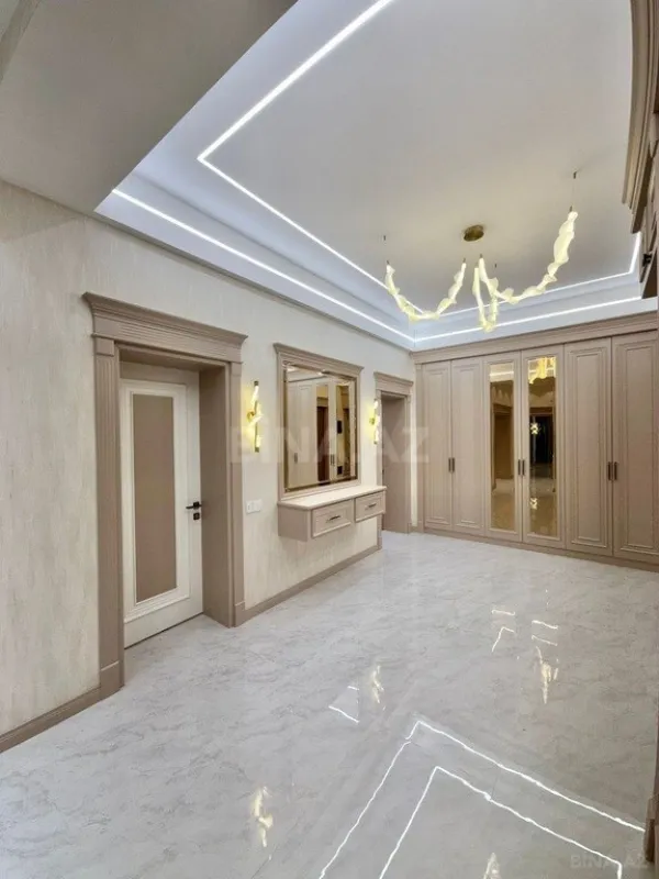 Satılır 4 otaqlı mənzil 195 m²