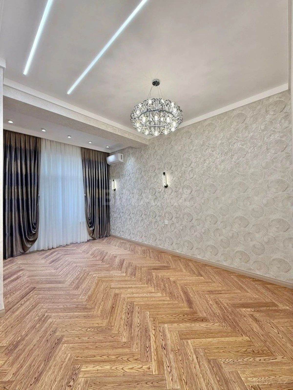 Satılır 4 otaqlı mənzil 195 m²