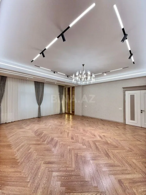 Satılır 4 otaqlı mənzil 195 m²