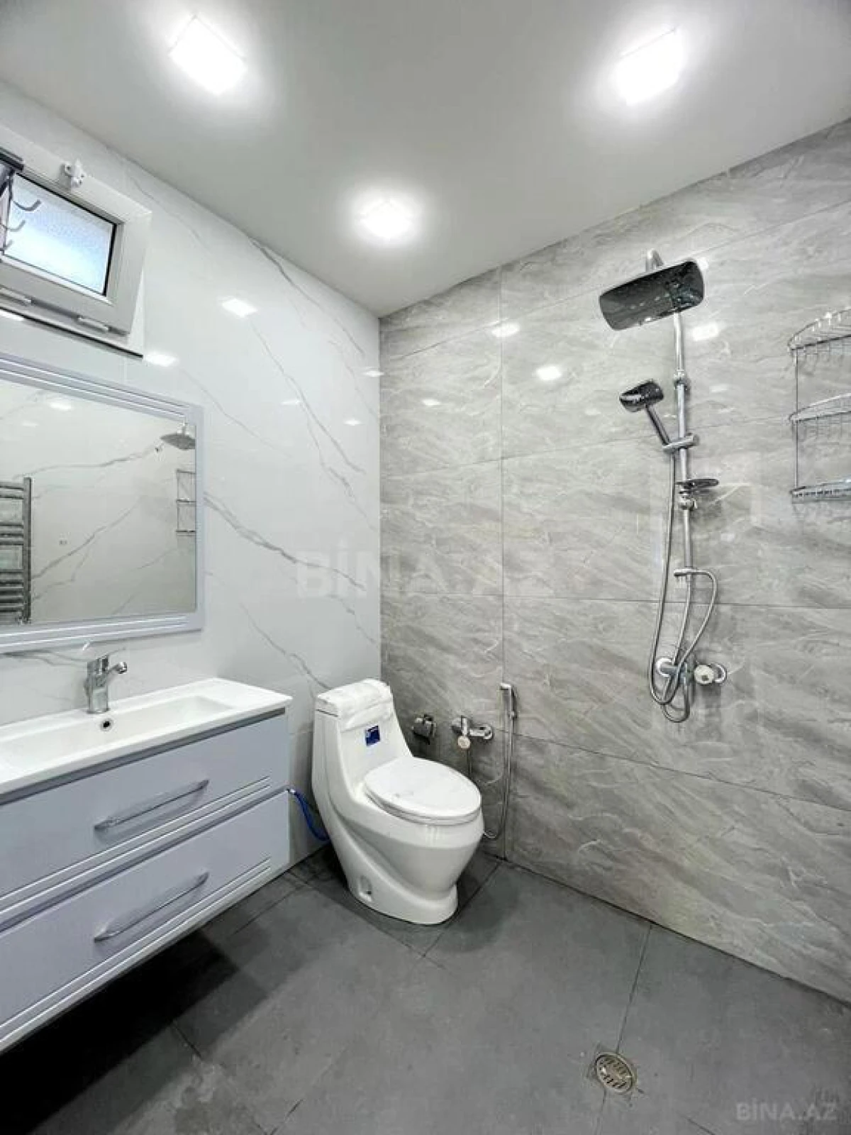 Satılır 4 otaqlı həyət evi 203 m²