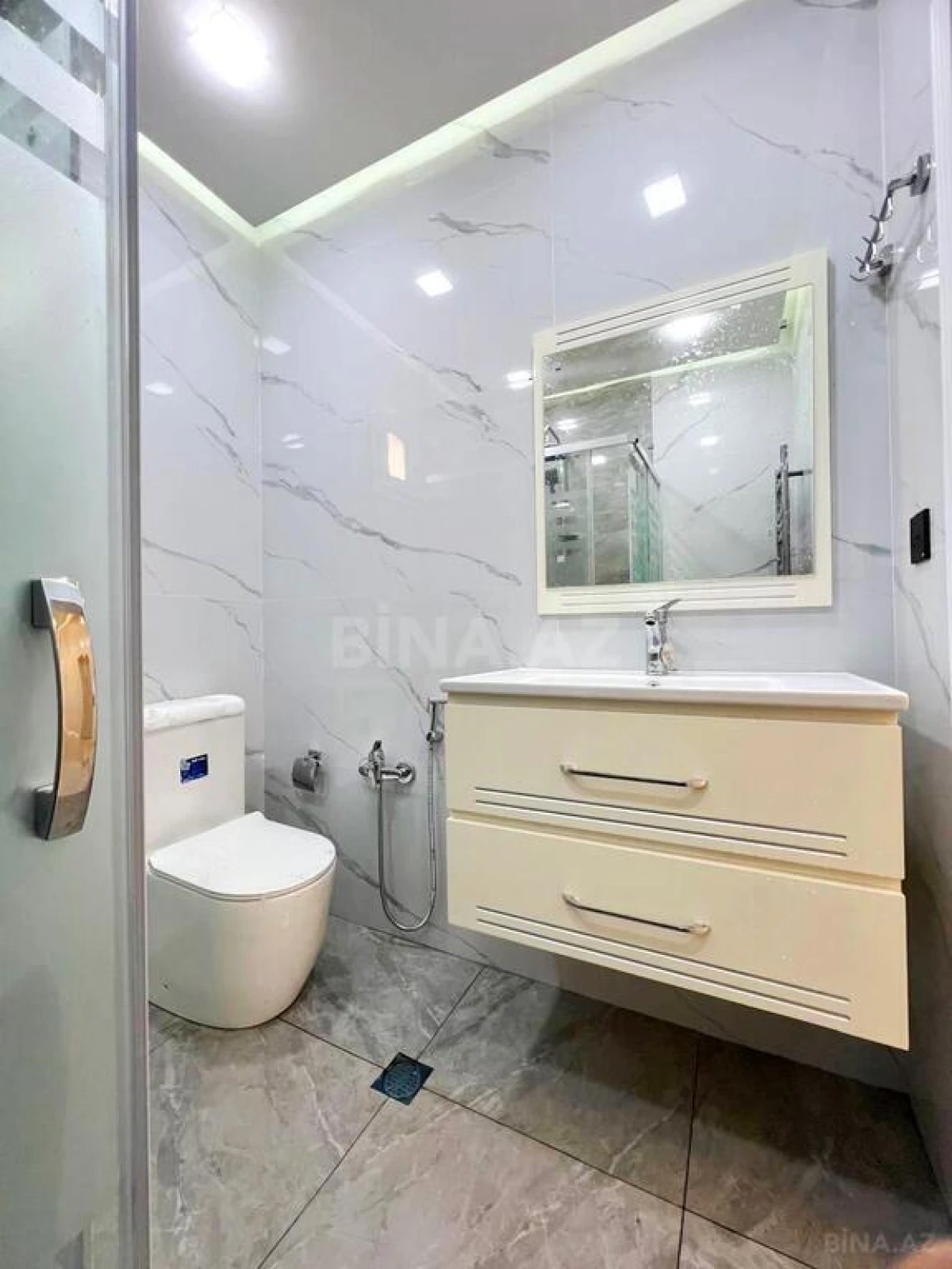 Satılır 4 otaqlı həyət evi 203 m²
