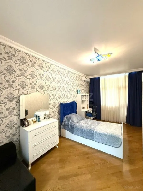 Satılır 5 otaqlı mənzil 226 m²