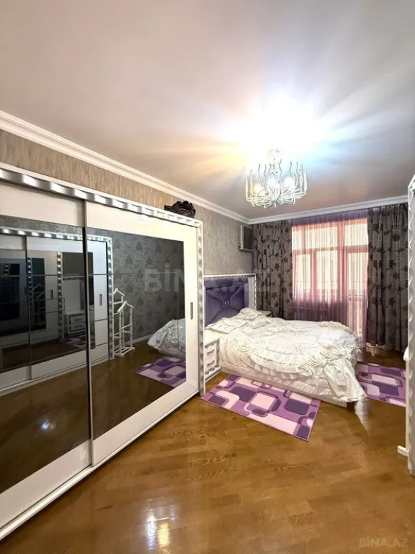 Satılır 5 otaqlı mənzil 226 m²