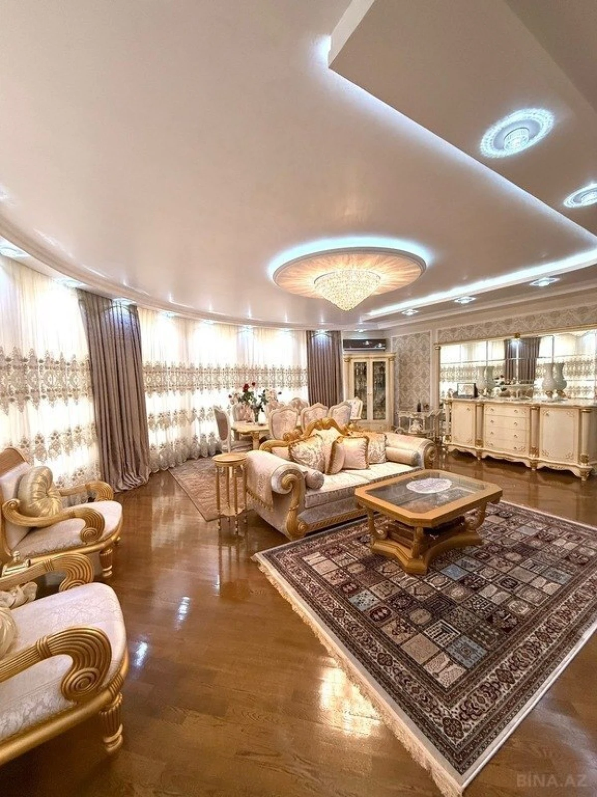 Satılır 5 otaqlı mənzil 226 m²