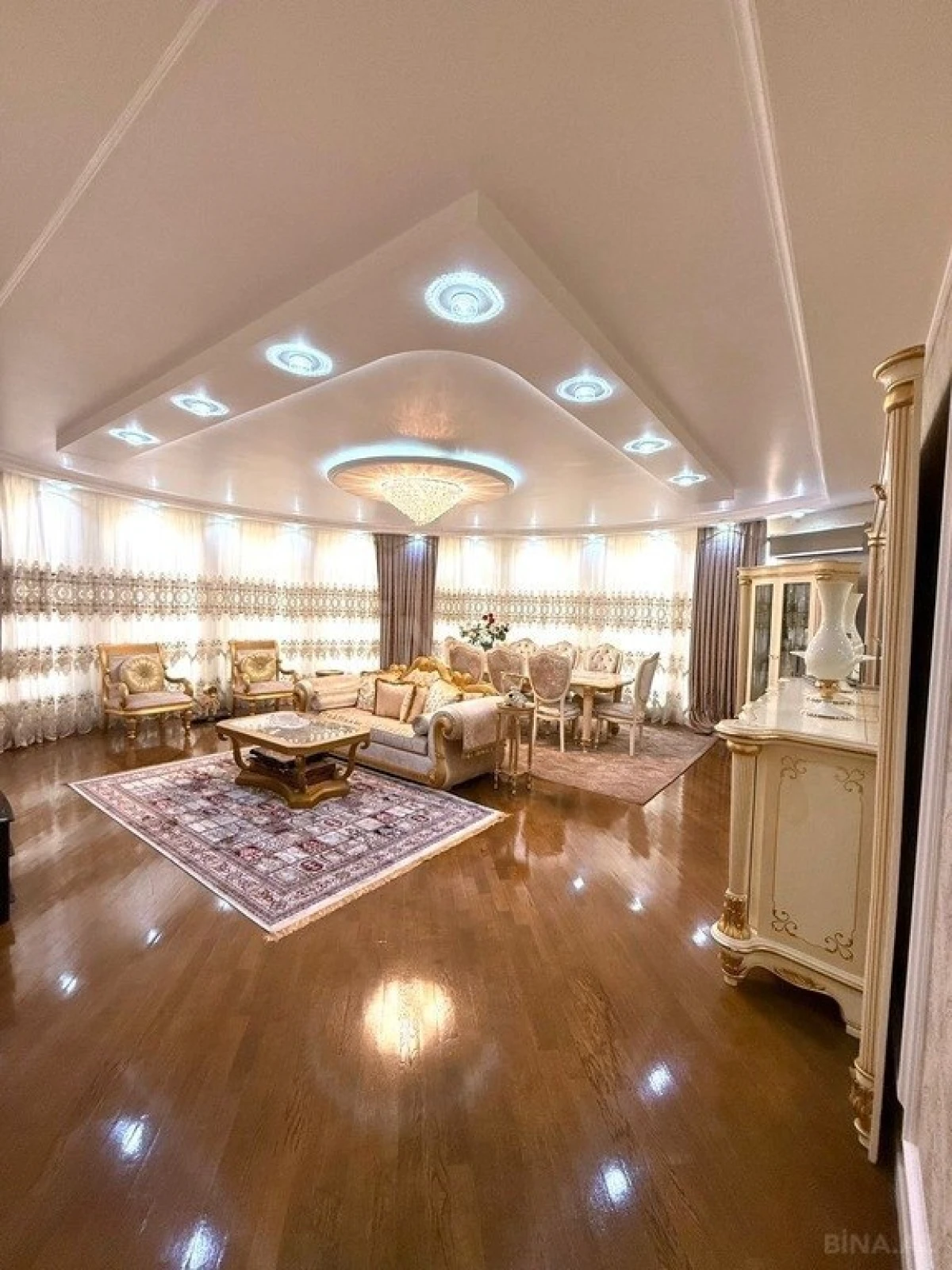 Satılır 5 otaqlı mənzil 226 m²