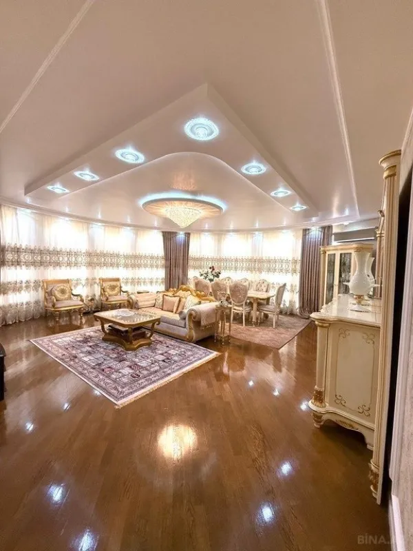 Satılır 5 otaqlı mənzil 226 m²