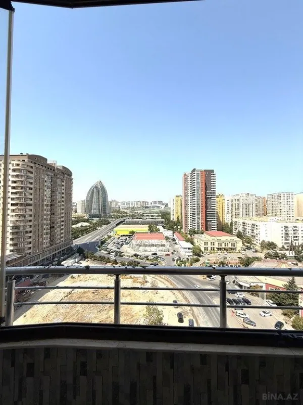 Satılır 5 otaqlı mənzil 226 m²