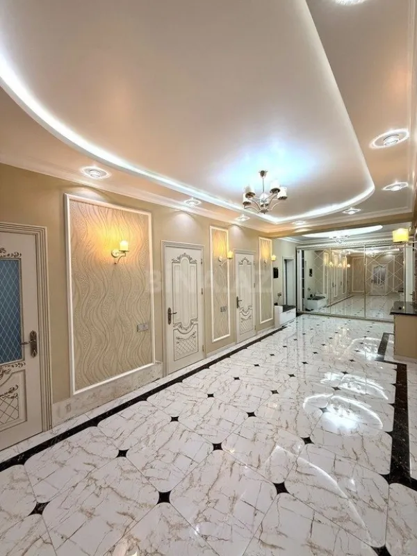 Satılır 5 otaqlı mənzil 226 m²