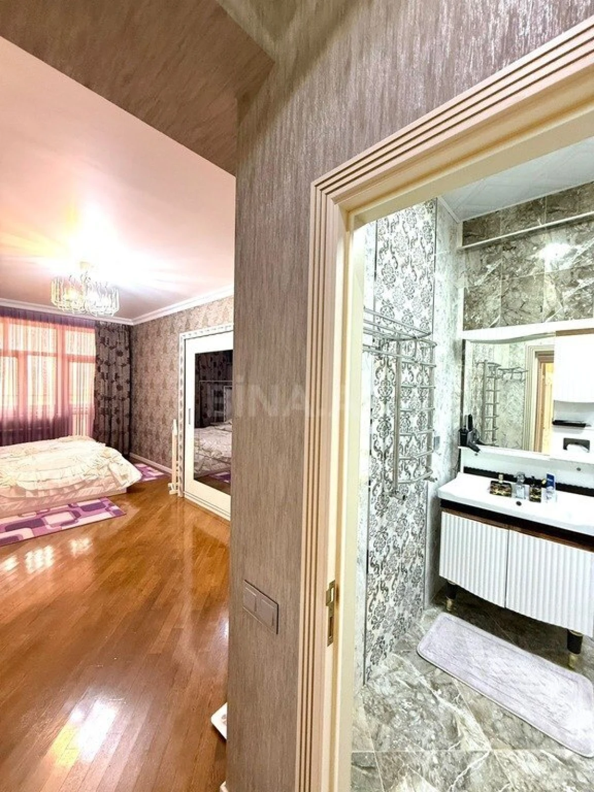 Satılır 5 otaqlı mənzil 226 m²
