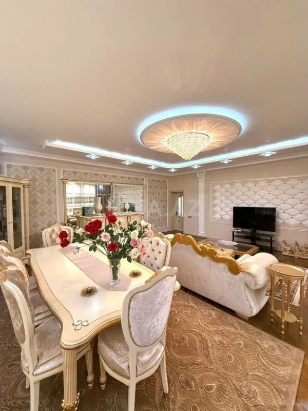 Satılır 5 otaqlı mənzil 226 m²